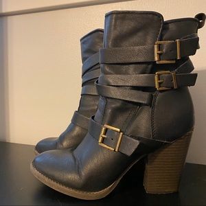Heeled moto boots